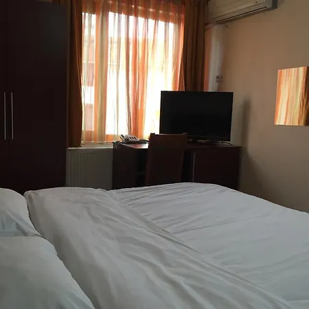Hotel Flora & İznik