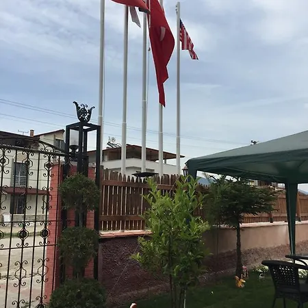 Hotel Flora & İznik