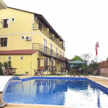 Hotel Flora & *
