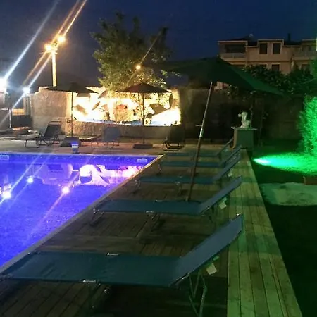 Hotel Flora & İznik