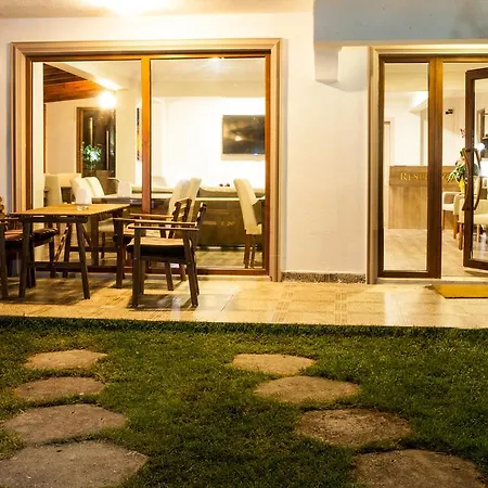 Flora Hotel&suites Otel *