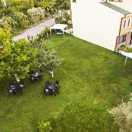 Hotel Flora & İznik